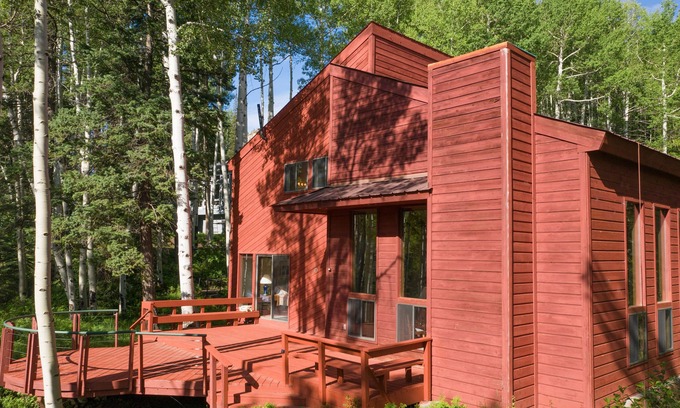 Columbine Lake House | Privacy, Wood Burning Stove, Great Deck!