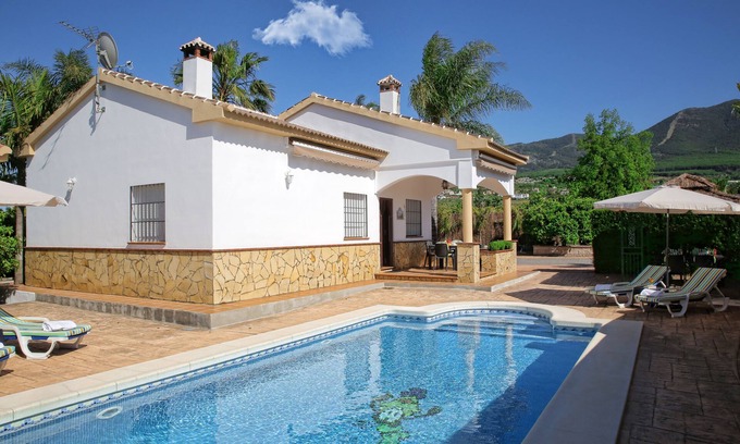 Alhaurin el Grande Cottage | Private villa, surrounded by orange trees, with swimming pool, 10 minutes from the center.