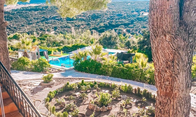 Navahermosa Cottage | Private pool and barbecue. Ideal for families. Only 1 hour and a half from Madrid