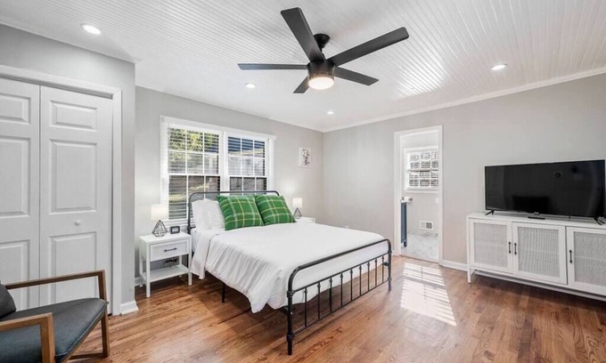 Norcross House | Private 1BR Cottage In Downtown Historic Norcross