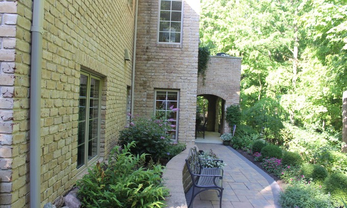 Broadview Heights Apartment | Private 2 Bedroom 2 Bathroom Apartment with Full Kitchen & Patio