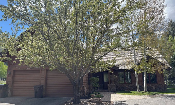 Sun Valley House | Private 2-Br Gimlet Home with Mountain View’s and River Access