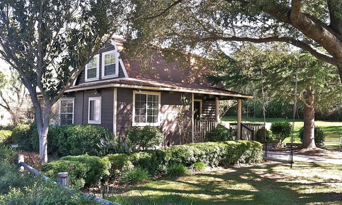 Los Olivos Cottage | Private 2 Story Cottage - Walk to Los Olivos!