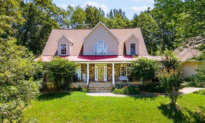 Catalpa House | Private 20-Acre Escape Near Top Wedding Venues