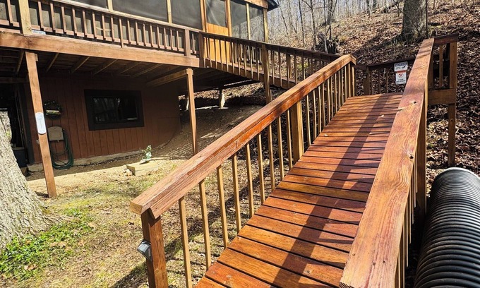 Edwards House | Private 3BR Treehouse Retreat @ Lake Ozark