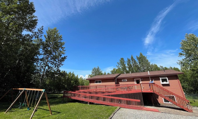 Palmer House | Private 5-Bed/2.5-Bath Home w/Full Kitchen, Steam Sauna, Wi-Fi, and Laundry