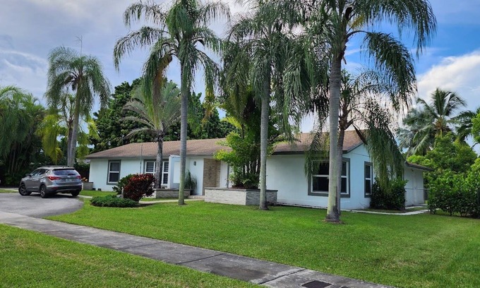 Ludlam Apartment | Private Apartment Miami Kendall near Zoo, The Falls Mall, and Miami Dade College