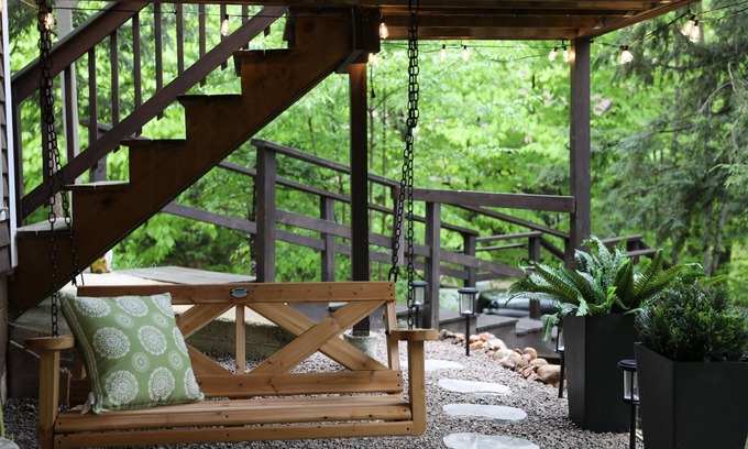 Bartlett Ski Chalet | Private beach access and 2 miles to Storyland. Pet Friendly!