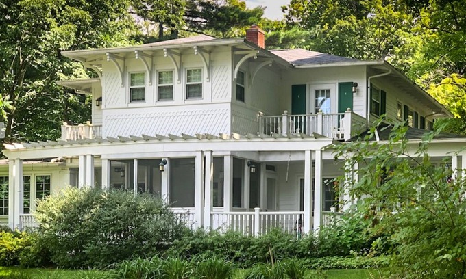 Lakeside Cottage | Private Beach Access! Harbor Country Perfection!