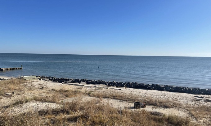 Maryus House | Private Beach on Chesapeake Bay Near Lighthouse