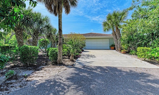 Englewood House | PRIVATE BEACHFRONT PROPERTY
