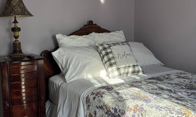 West Roxbury House | Private Bedroom in a House near train and Buses in a safe neighborhood in Boston