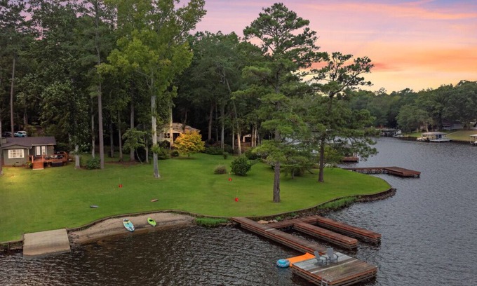 Eatonton House | Private Boat Ramp, Docks, Huge Views, Dog Friendly