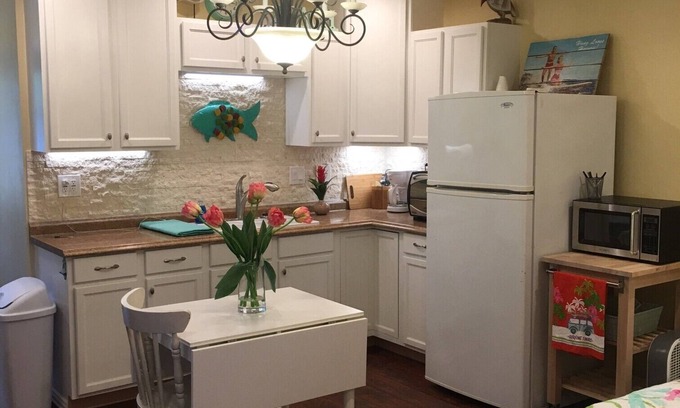Grand Prairie Apartment | Private bungalow in DFW