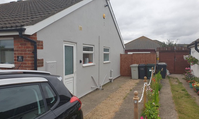 Mablethorpe and Sutton House | Private Bungalow with enclosed garden and wifi close to shops and beach sleeps 6