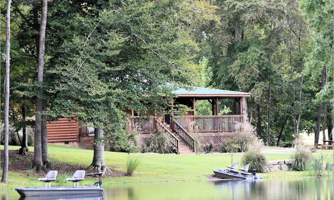 Russell Springs Cabin | Private Catch & Release Lake—Boat Rental Included! Close to Lake Cumberland!