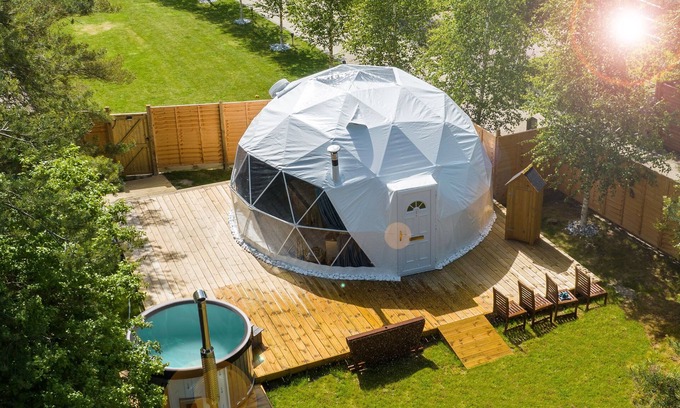 Royston Cabin | Private & Cosy Luxury Glamping Geo Dome - Hot Tub - EnSuite - Country Views!