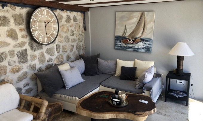 Vinisce House | Private cottage in olive grove with heated pool