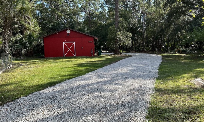 Cocoa Apartment | Private Cozy Barn Studio