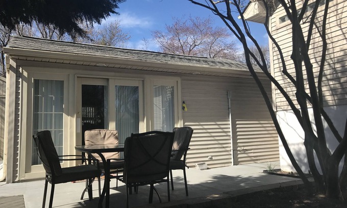 Glen Burnie House | Private detached 1bedroom guest house.