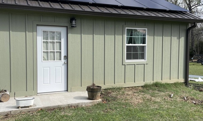 Alba House | Private Efficiency Style Ranch House located on 12 acres in East Texas.