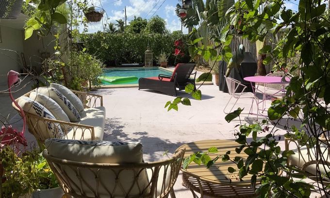 Sunset House | Private Garden-Pool Oasis