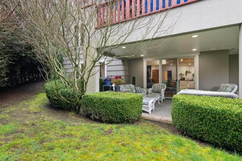 Bainbridge Island House | Private Garden Retreat with Gym & Golf Path Access home