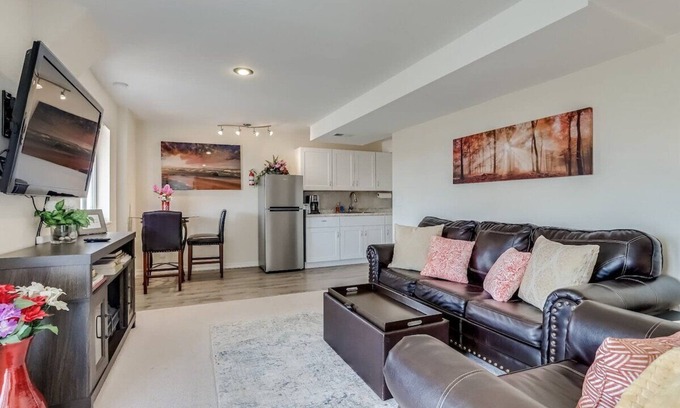 Centennial House | Private Guest Suite with King bed