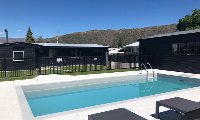 Clyde House | Private & Heated Pool in Clyde
