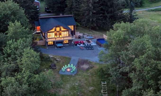 Union Dale Ski Chalet | Private Heated POOL Lakeview HotTub Movie Theater Games