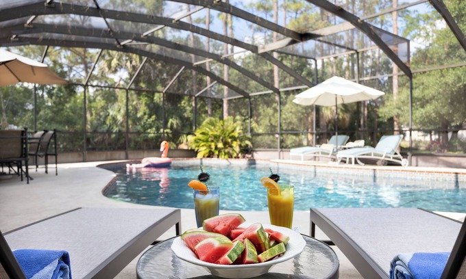 June Park House | Private Hideaway, Pool, Super Cool Tiki Bar and close to USSSA!