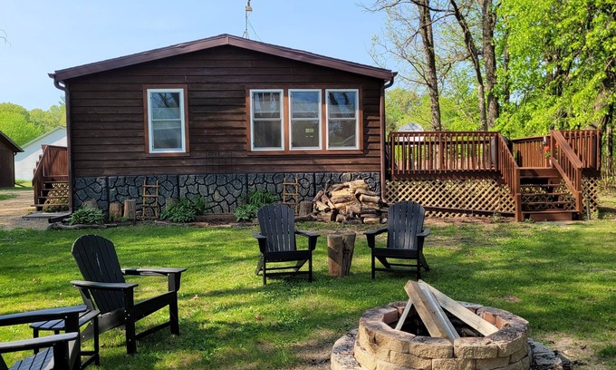 Adams House | Private Home,1+acre,nearWIDells,on small lake,private pier,FREE FIREWOOD,firepit