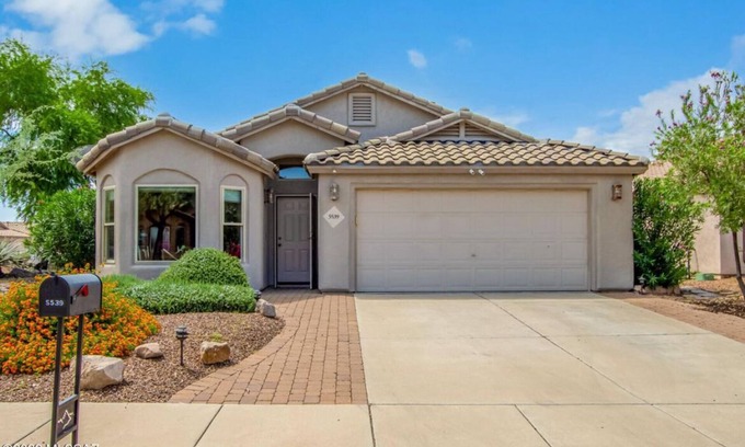 Dove Mountain House | Private home in nice neighborhood with pool. Close to golf, trails and dining
