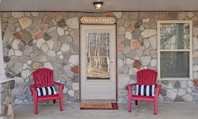 Cheatham County House | Private Home Nestled on 25 wooded acres. HOT TUB AND POOL TABLE.