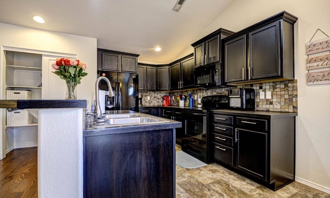 Tri-Cities House | Private Home & Yard, 2 Car Garage 3/2 #1857