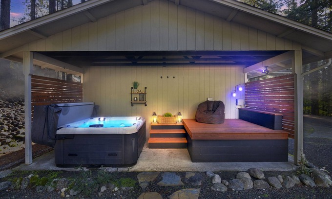 Hoodsport Cabin | Private Hot Tub, Dogs OK! Cushman Couples Retreat