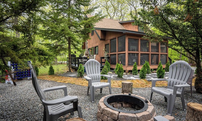 Tobyhanna Cabin | Private Hot Tub & Game Room: Pocono Family Cabin!