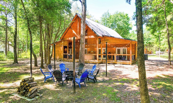 Broken Bow Cabin | Private Hot Tub: Luxe Cabin in Broken Bow!