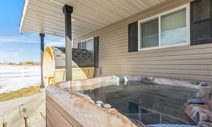 Garden City House | Private Hot tub, Sauna, Prime Location!