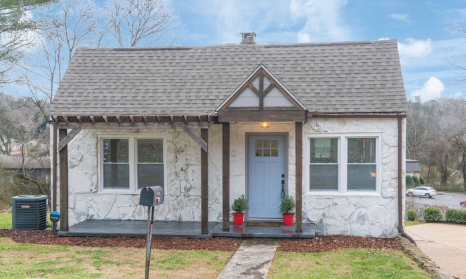 Red Bank House | Private House Near Downtown, Cozy, Cute, Pet Friendly
