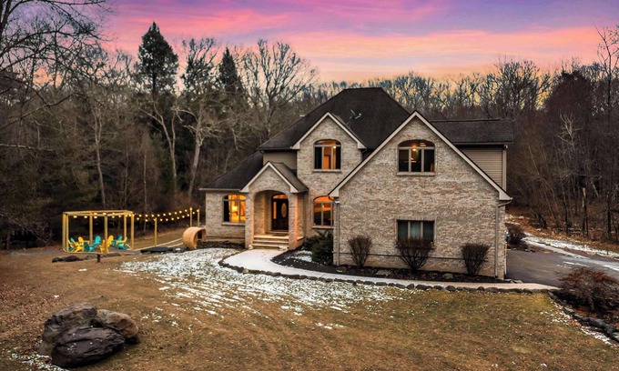 Reeders House | Private In-Ground Pool, Hot Tub, Sauna, Pickleball