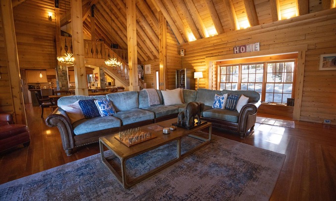 Truckee House | Private, Luxurious Tahoe Retreat - 7100 sq ft with mountain views on 81 acres