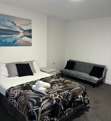 Ilkeston Apartment | Private Minimalist 2 Bedroom Apartment with Netflix