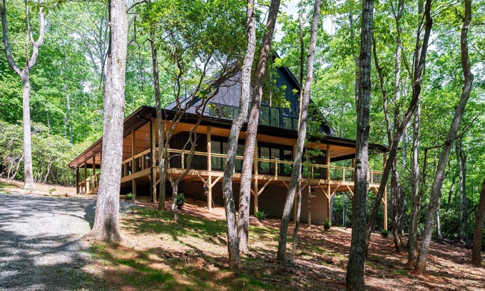 Arden House | Private Modern Barndominium near Breweries, Airport, Biking, Hiking +