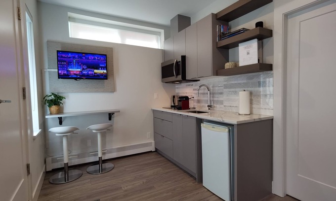 Renfrew-Collingwood House | Private Modern Suite - Central Location