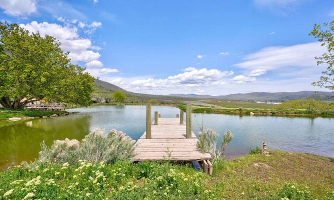 Mount Pleasant Cabin | Private Mtn Lodge w/Fish Pond and Private Hot Tub