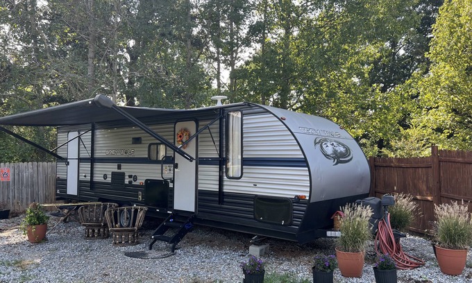 Valley RV Rental | Private Outdoor Shower 🌸 25 to Auburn & West Point Lake!