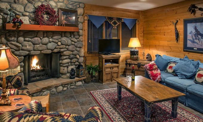 Breckenridge House | Private Paradise. BIG LuxuryLodge for UpTo 4. 1mile to Town. HotTub/Fireplaces