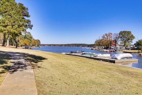 Lake Oconee House | Private Patio, Decks Waterfront Eatonton Townhome