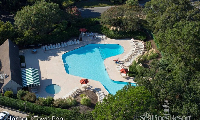 Harbour Town Villa | Private, Pet-Friendly, Ground-level Villa in the heart of Harbour Town